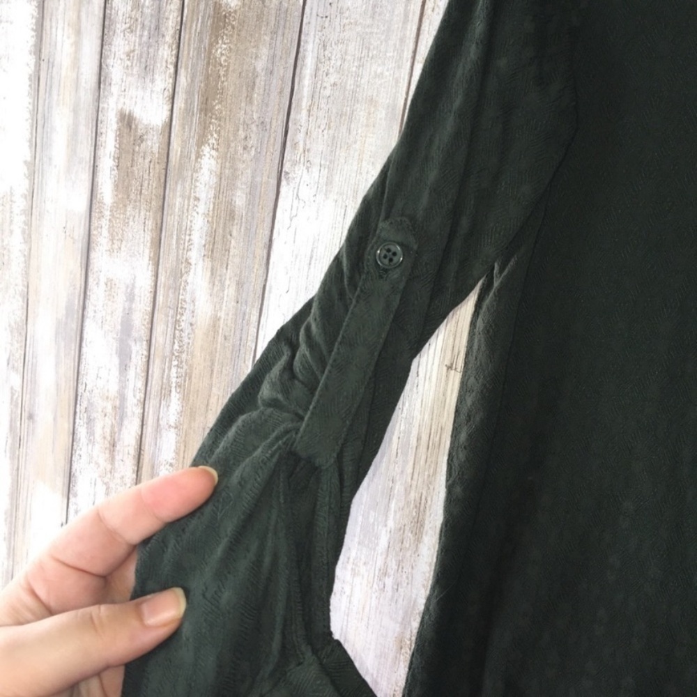 Cupcakes & Cashmere Green Blouse - Picture 3 of 4